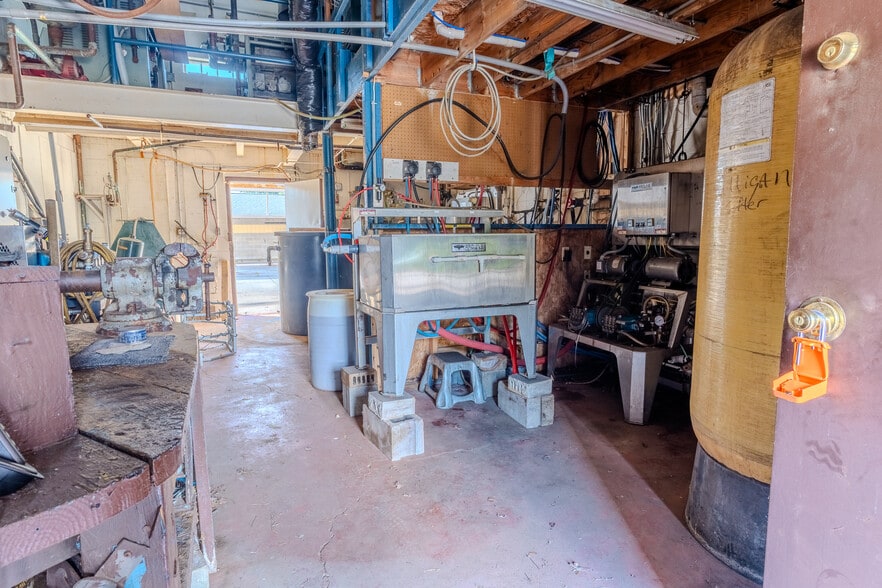 More Photos Of 1049 Main St, Milford Carwash For Sale