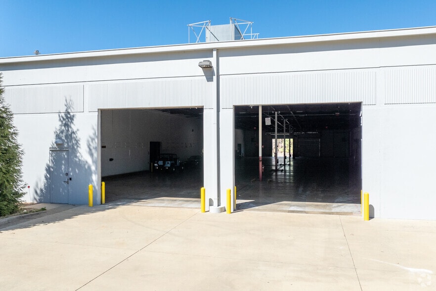 More Photos Of 8605 Ebenezer Church Rd, Raleigh Distribution For Sale