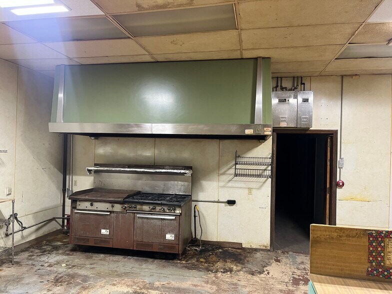 More Photos Of 234 N Main St, Monticello Specialty For Sale
