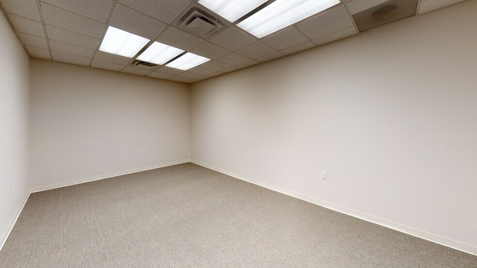 More Photos Of 2900 S Main St, Searcy Office For Sale