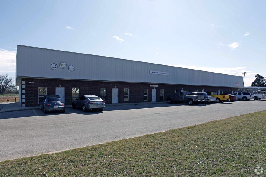 More Photos Of 2350 S Midwest Blvd, Oklahoma City Light Manufacturing For Lease