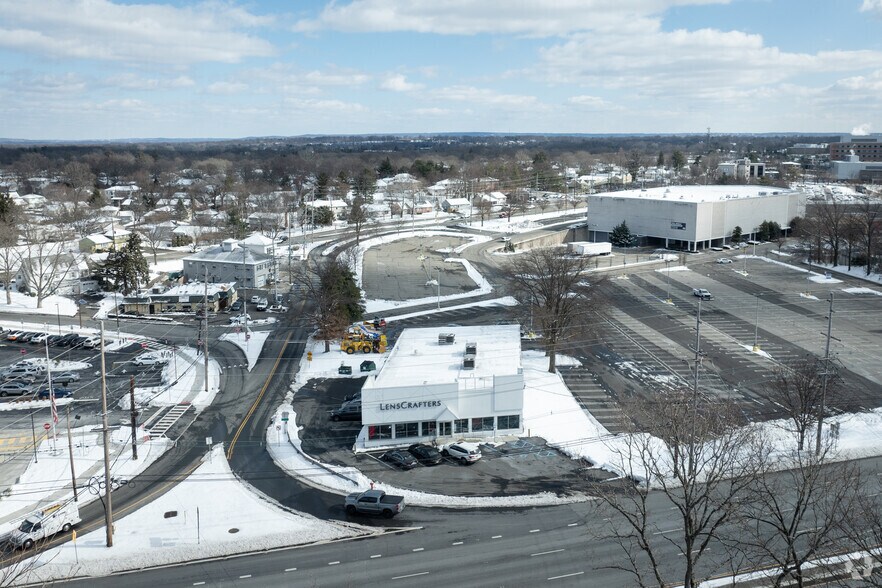 More Photos Of 712 N State Rt 17, Paramus Freestanding For Sale