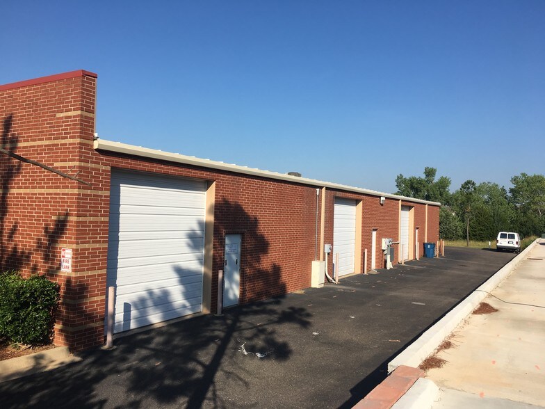More Photos Of 1427 Fretz Dr, Edmond Showroom For Lease