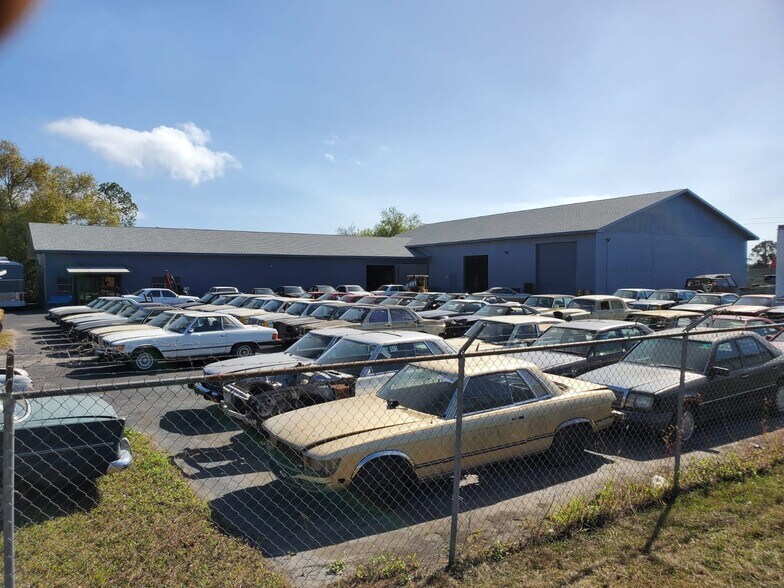 More Photos Of 209 N Industrial Loop, LaBelle Warehouse For Sale