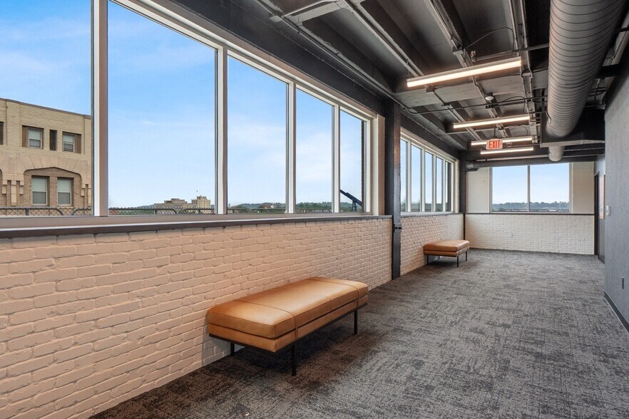 More Photos Of 1100 Market St, Chattanooga Office For Sale