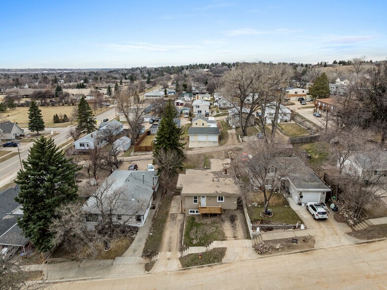More Photos Of 1113 10th St NW, Minot Multifamily For Sale
