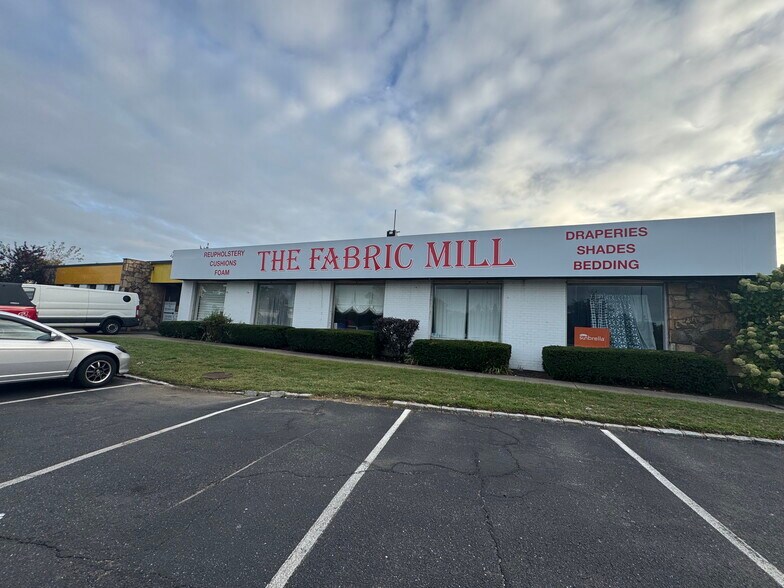 More Photos Of 219 S Service Rd, Plainview Warehouse For Lease