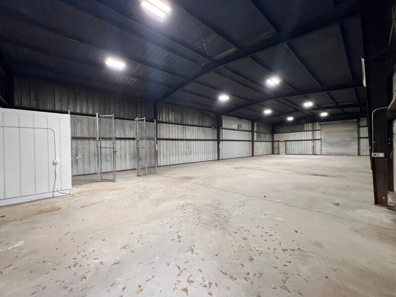 More Photos Of 526-530 Lyle Cir, Lawrenceville Light Manufacturing For Sale