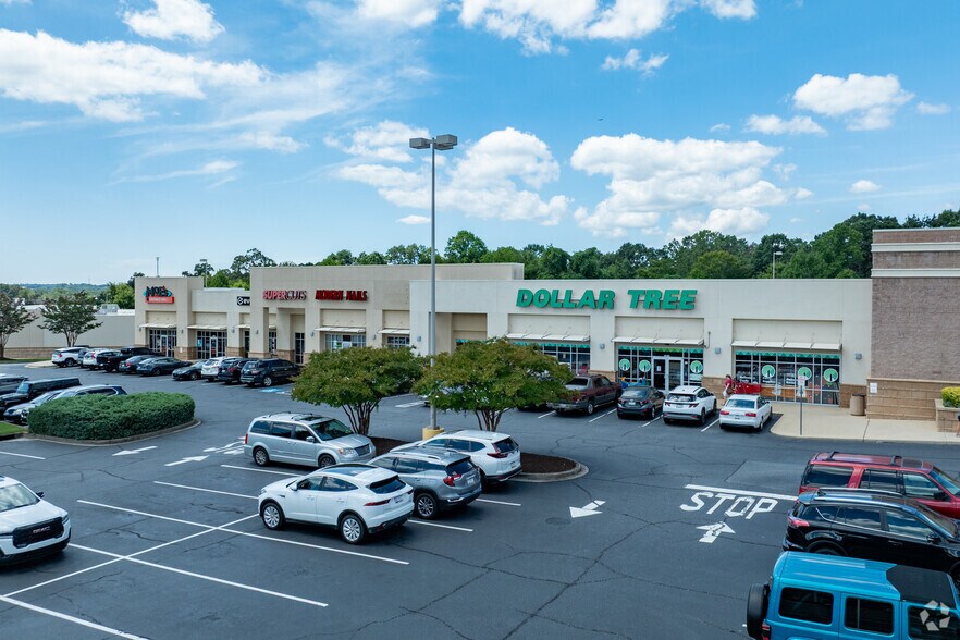 More Photos Of 6005-6007 Wade Hampton Blvd, Taylors General Retail For Lease