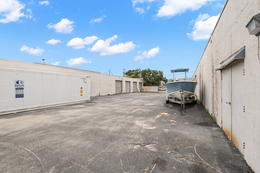 More Photos Of 802 NW 57th Ct, Fort Lauderdale Warehouse For Lease