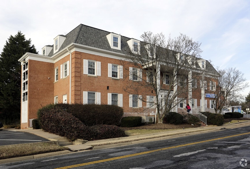 Primary Photo Of 6305 Castle Pl, Falls Church Medical For Lease