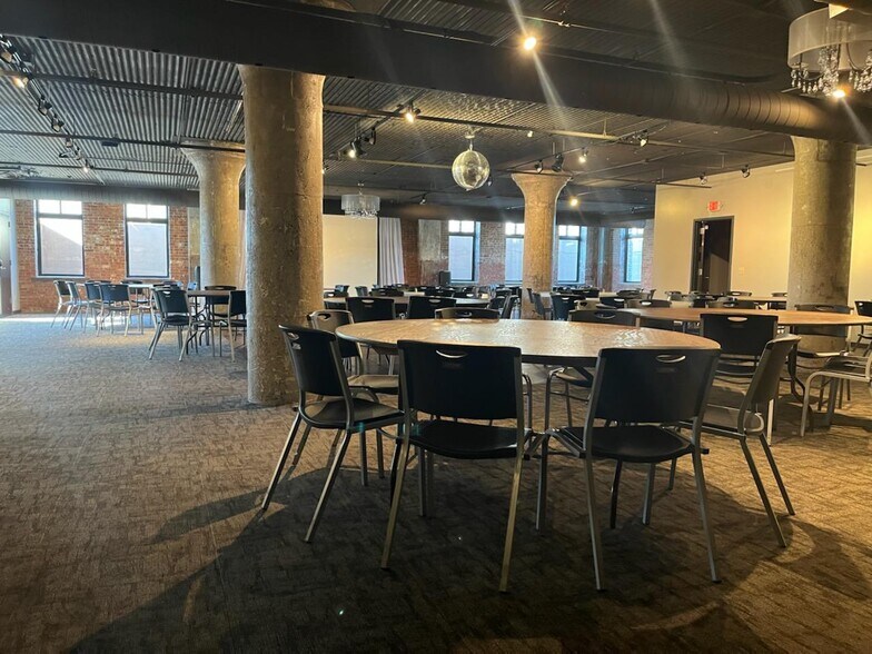 More Photos Of 700 16th St NE, Cedar Rapids Office For Lease