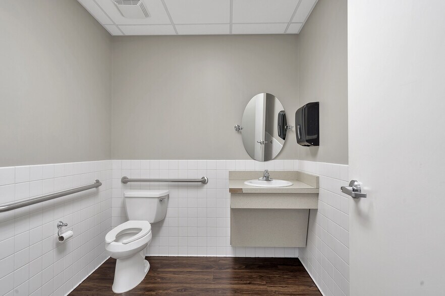 More Photos Of 4385 Johns Creek Pky, Suwanee Medical For Lease