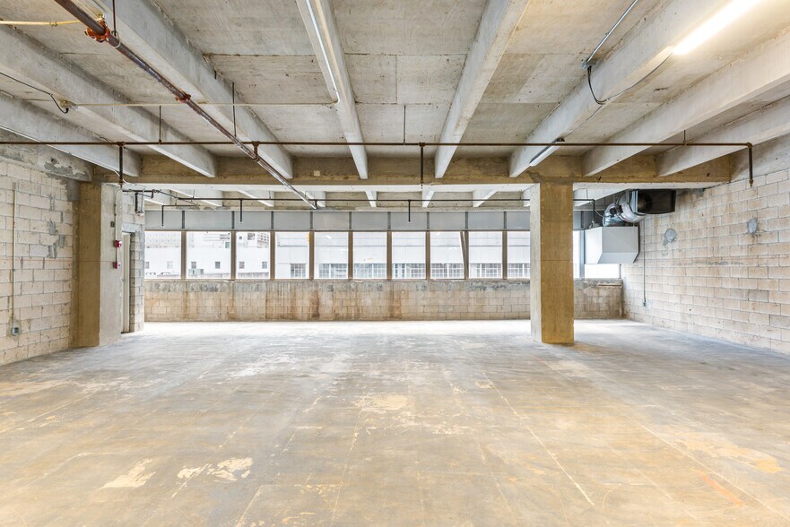 More Photos Of 219-223 E Flagler St, Miami Loft Creative Space For Lease