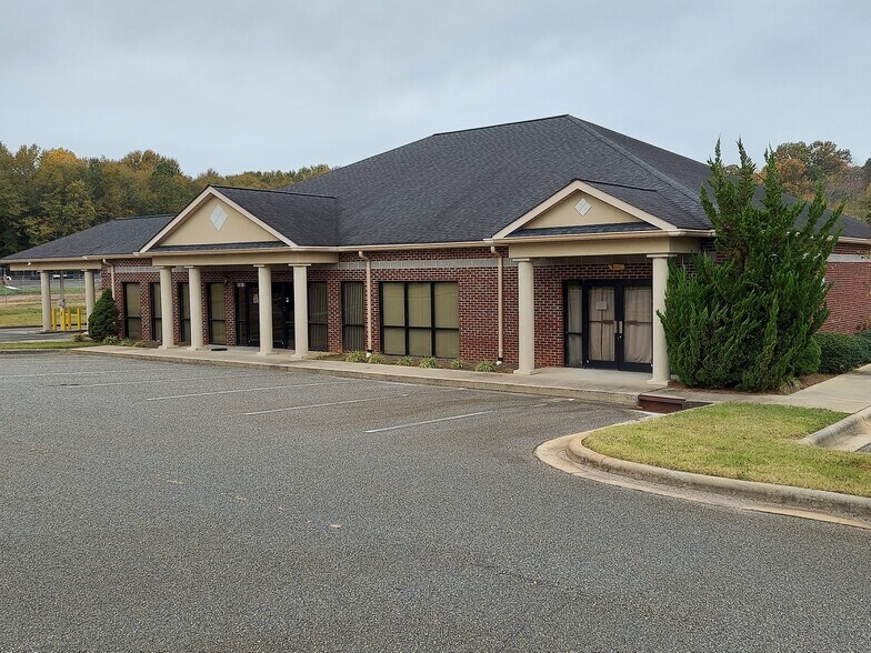 More Photos Of 416 S Main St, Shelby General Retail For Sale