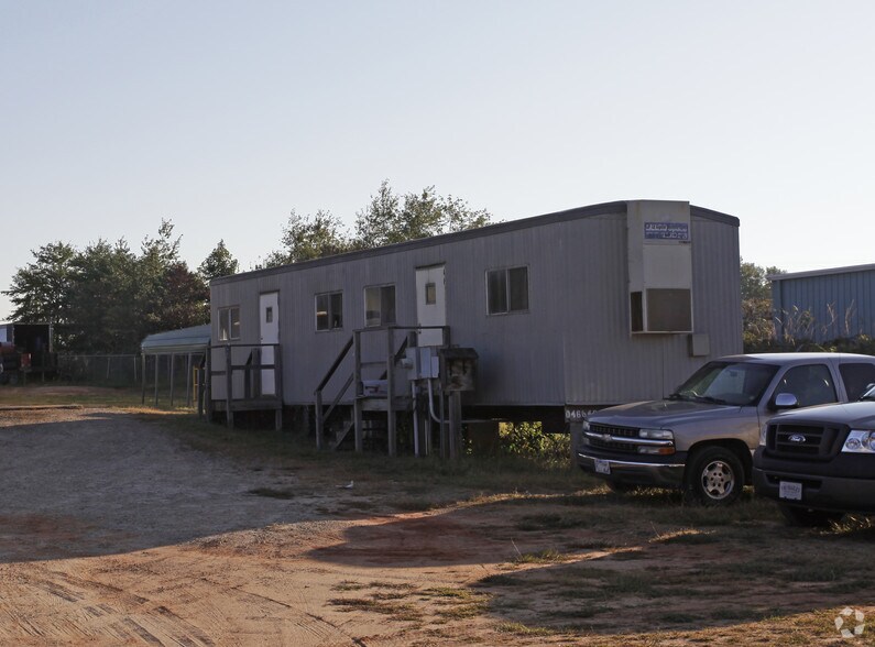 More Photos Of 10 Geneva Ct, Mauldin Manufacturing For Sale