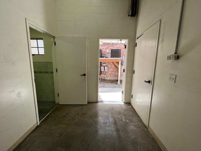 More Photos Of 1033 Maunakea St, Honolulu Storefront Retail Office For Lease