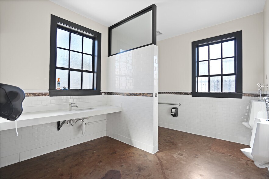 More Photos Of 6728 Bright Ave, Whittier Storefront For Sale