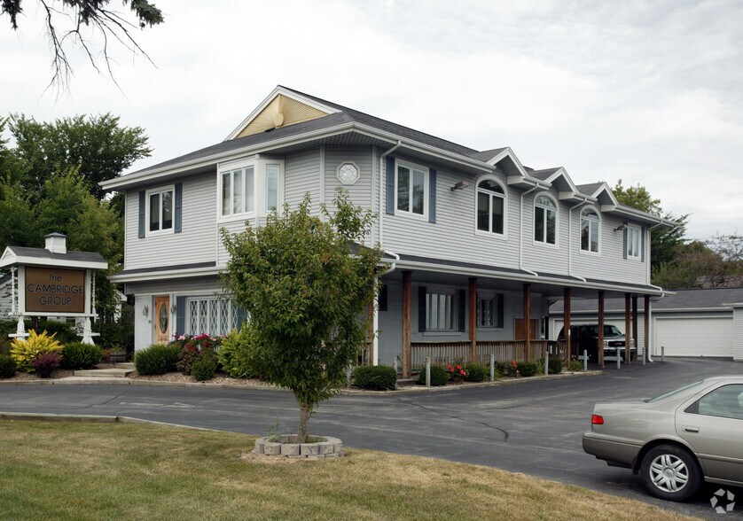 More Photos Of 6110 N Port Washington Rd, Milwaukee Office For Lease