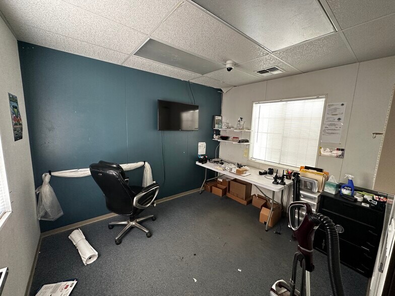 More Photos Of 151-161 Airport Rd, King City Warehouse For Sale