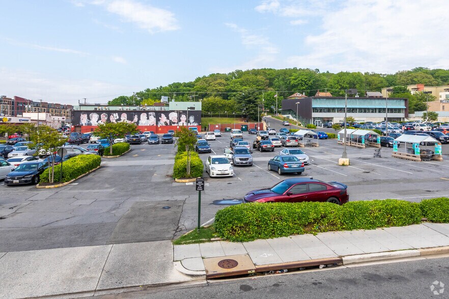 More Photos Of 322 40th St NE, Washington Office For Lease