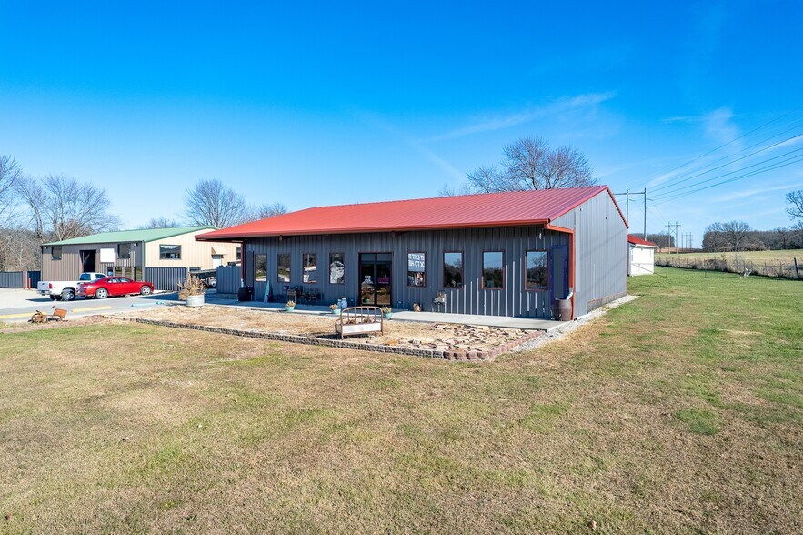More Photos Of 22472 Highway MM, Lebanon Showroom For Sale
