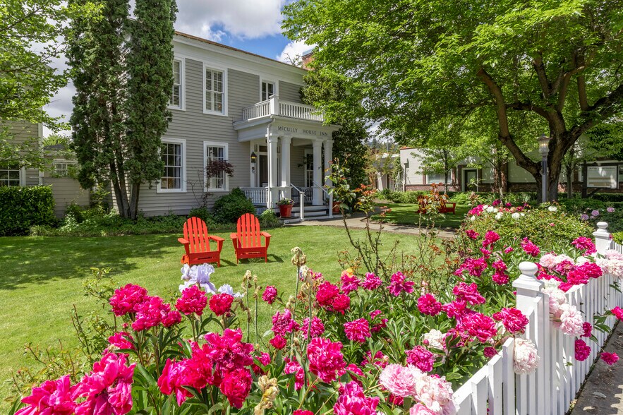 More Photos Of 240 E California St, Jacksonville Hotel For Sale