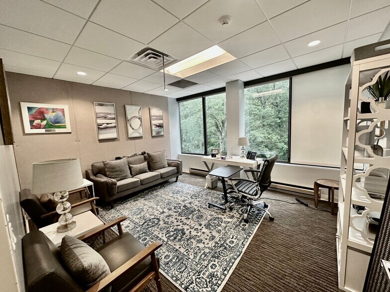 More Photos Of 81 Holly Hill Ln, Greenwich Office For Lease