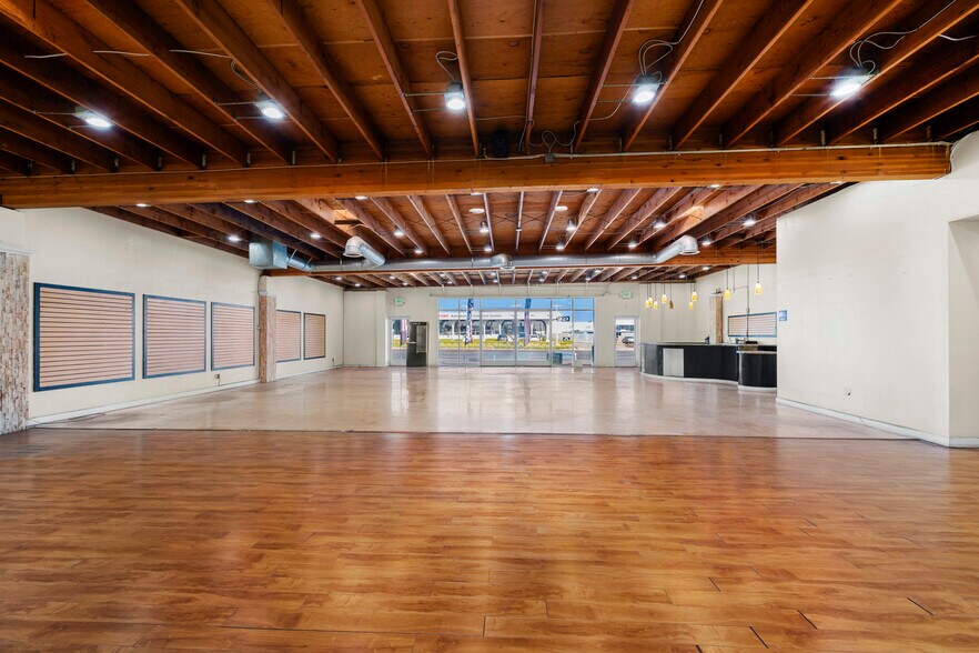 More Photos Of 7865 Balboa Ave, San Diego Freestanding For Lease