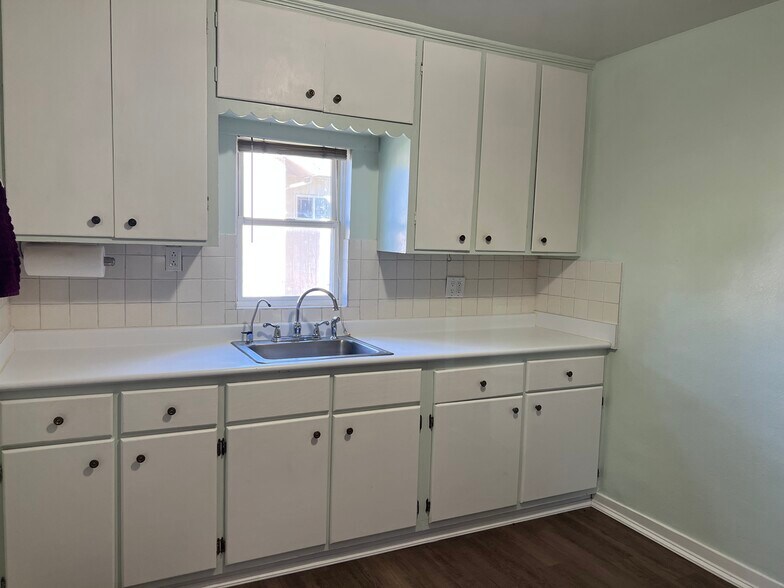 More Photos Of 804 S Bailey Ave, North Platte Flex For Sale