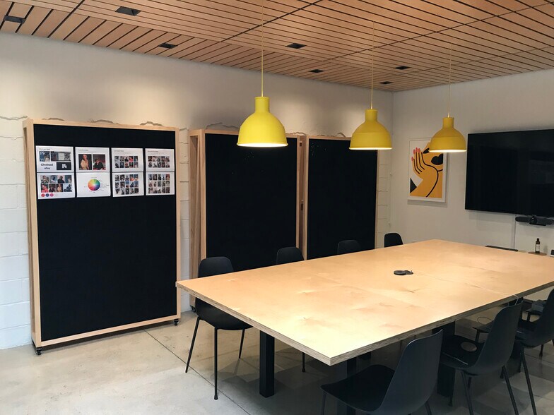 More Photos Of 9014 Lindblade St, Culver City Showroom For Lease