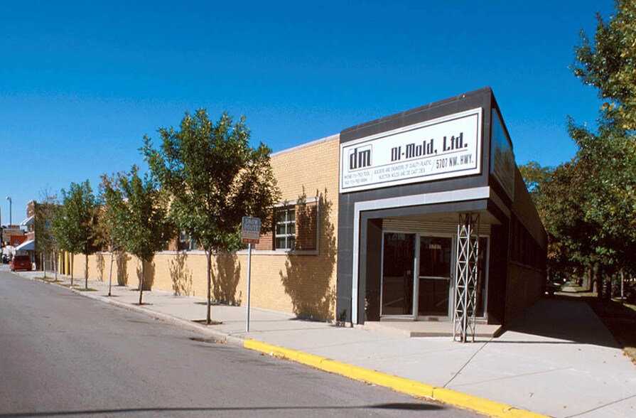 Primary Photo Of 5707 N Northwest Hwy, Chicago Manufacturing For Sale