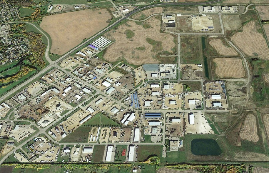 More Photos Of 8301 113th St, Fort Saskatchewan Flex For Sale