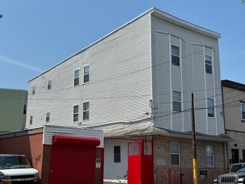More Photos Of 109-111 Fleming Ave, Newark Apartments For Sale