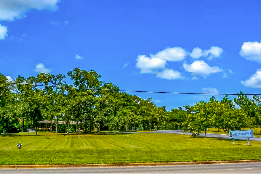 More Photos Of 1301 E Corsicana St, Athens Flex For Sale