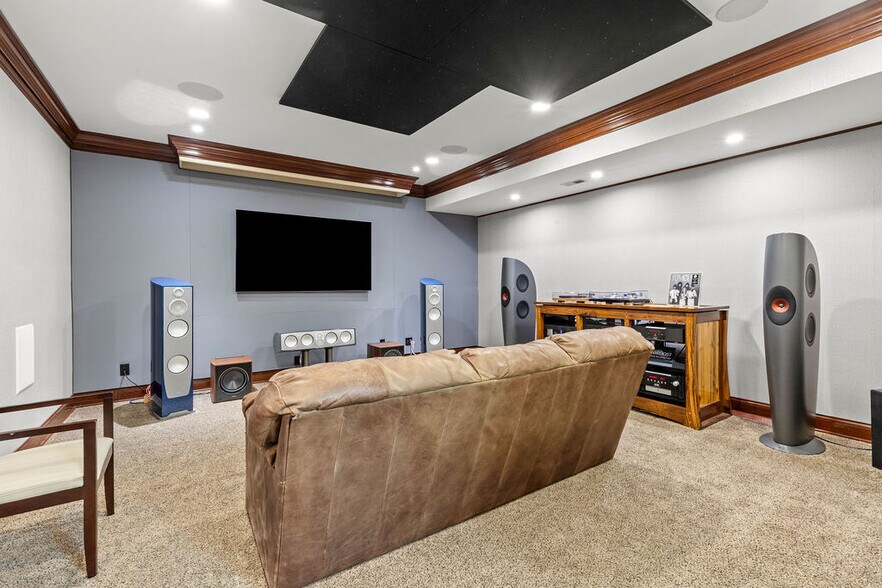 More Photos Of 132 N High St, Gahanna Office For Sale