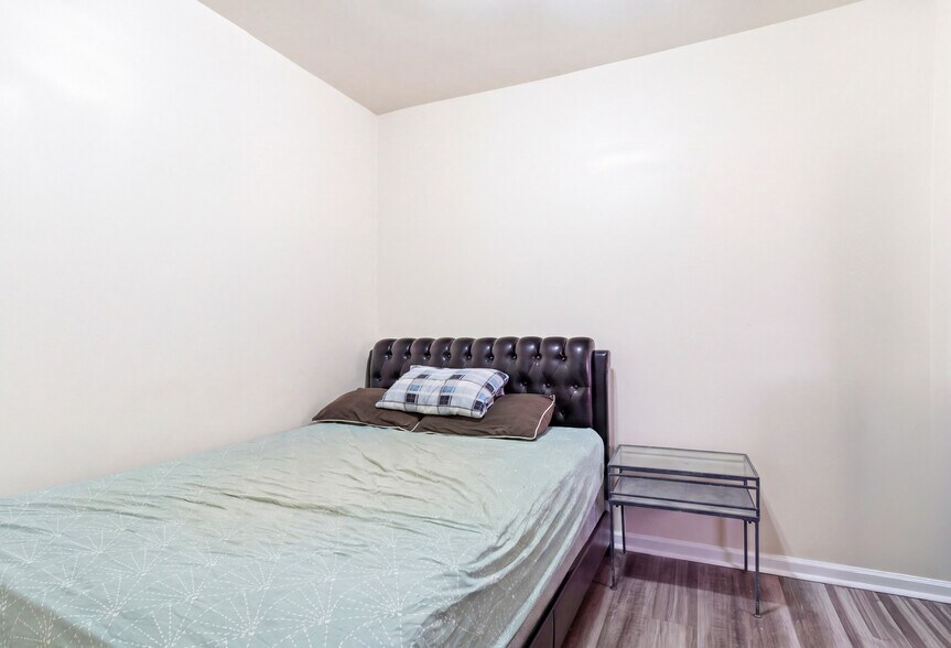 More Photos Of 204 Parkhurst St, Newark Apartments For Sale