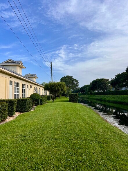 More Photos Of 1935 Commerce Ln, Jupiter Office For Sale