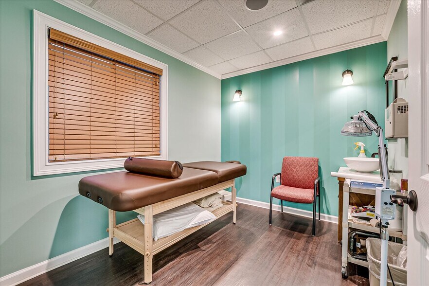 More Photos Of 72 Highway 27, Edison Medical For Sale