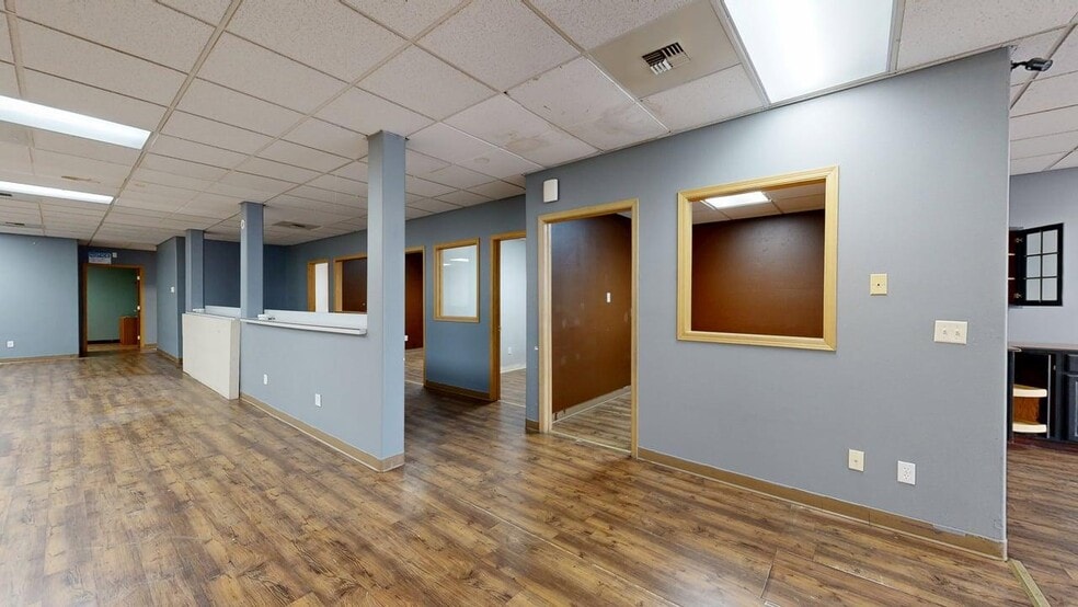 More Photos Of 105 E Main St, Laurel General Retail For Lease