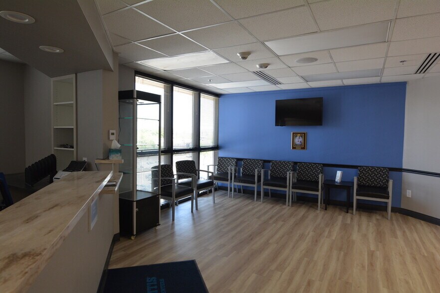 More Photos Of 10503 W Thunderbird Blvd, Sun City Medical For Lease