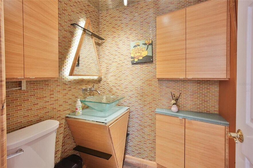 More Photos Of 2430 17th St, Sarasota Freestanding For Sale