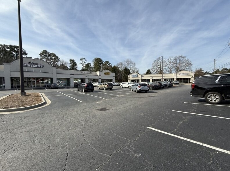 Primary Photo Of 3780 Northside Dr, Macon-Bibb Restaurant For Lease