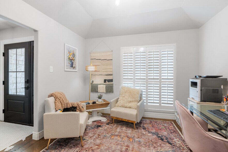 More Photos Of 608 W Morse St, Fredericksburg Specialty For Sale