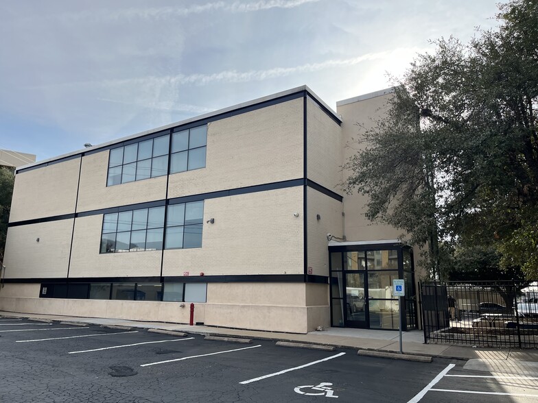 Primary Photo Of 5815 Airport Blvd, Austin Office For Lease