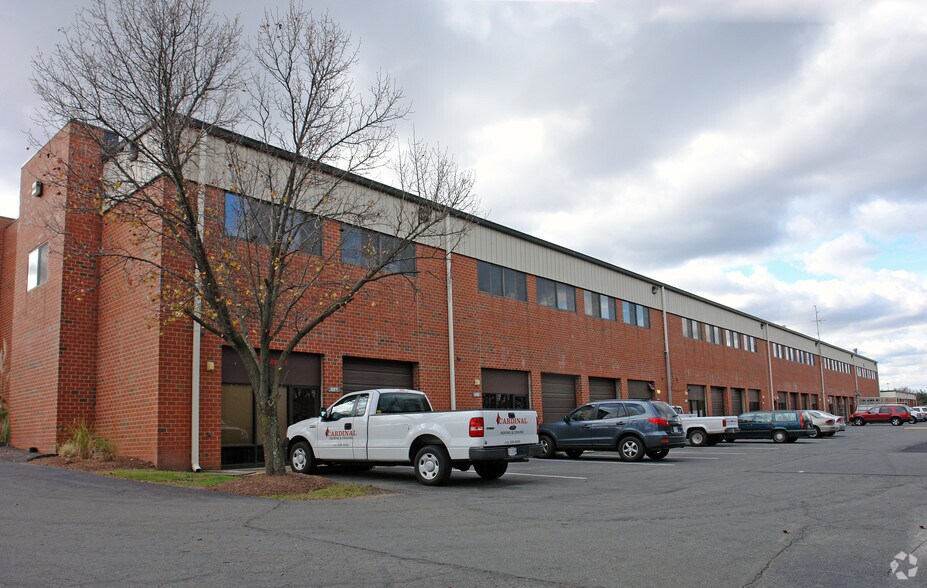 More Photos Of 504 Shaw Rd, Dulles Warehouse For Lease