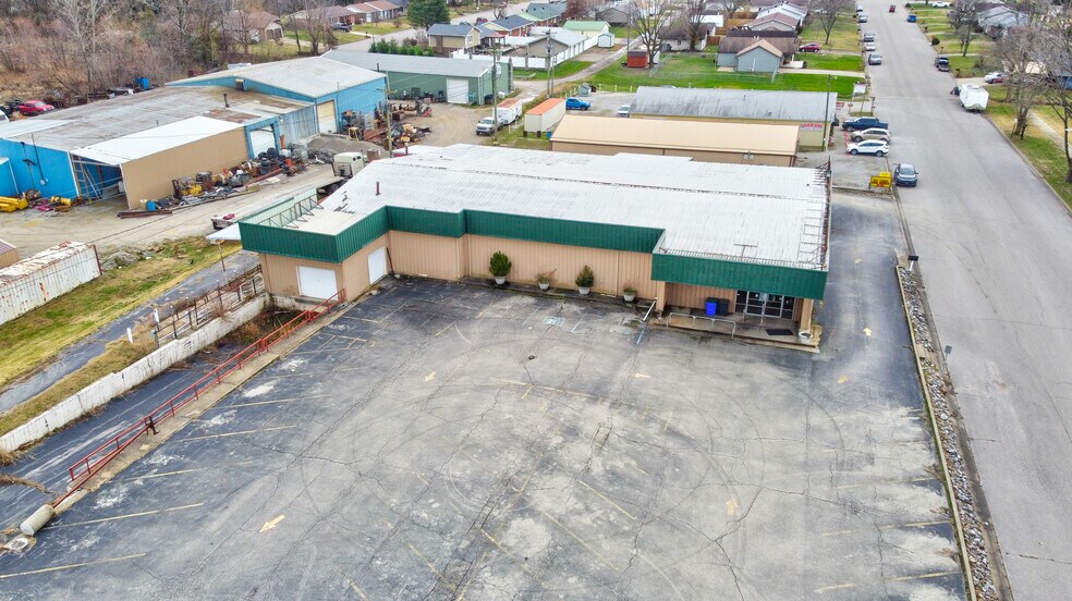 More Photos Of 2015 Payne st, Tell City Light Distribution For Sale