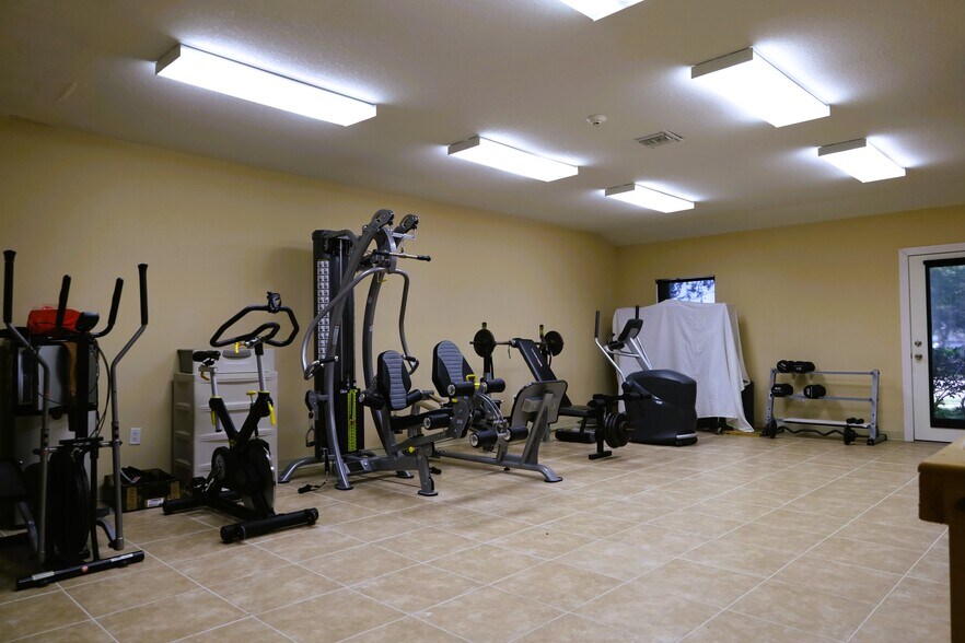 More Photos Of 7458 N Tamiami Trl, Sarasota Medical For Sale