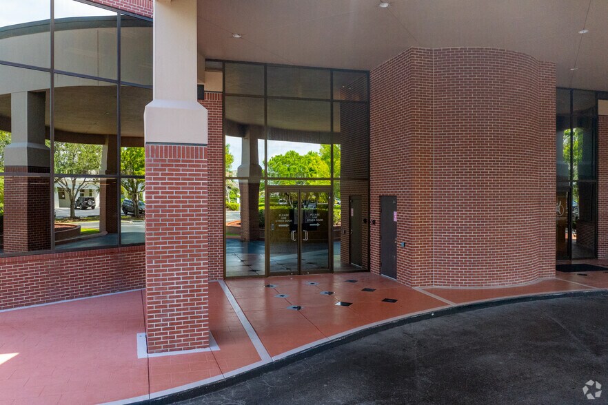 More Photos Of 7800 University Pointe Dr, Fort Myers Office For Sale