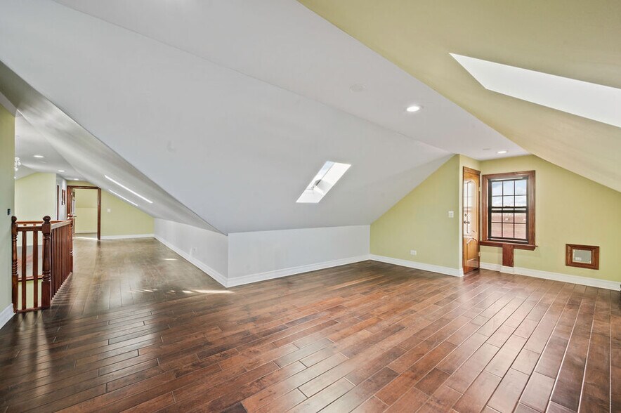 More Photos Of 3100 W 39th Pl, Chicago Multifamily For Sale